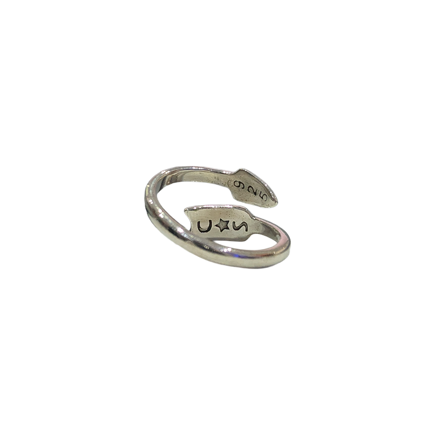 CODY SANDERSON Small Twisted Arrow Ring Silver (SS25)