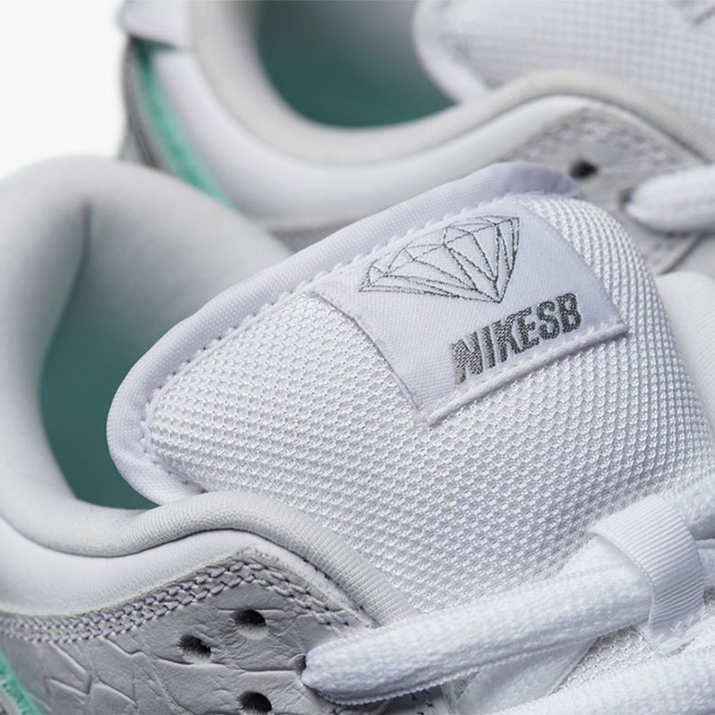 Nike SB Dunk Low Diamond Supply Co White Diamond