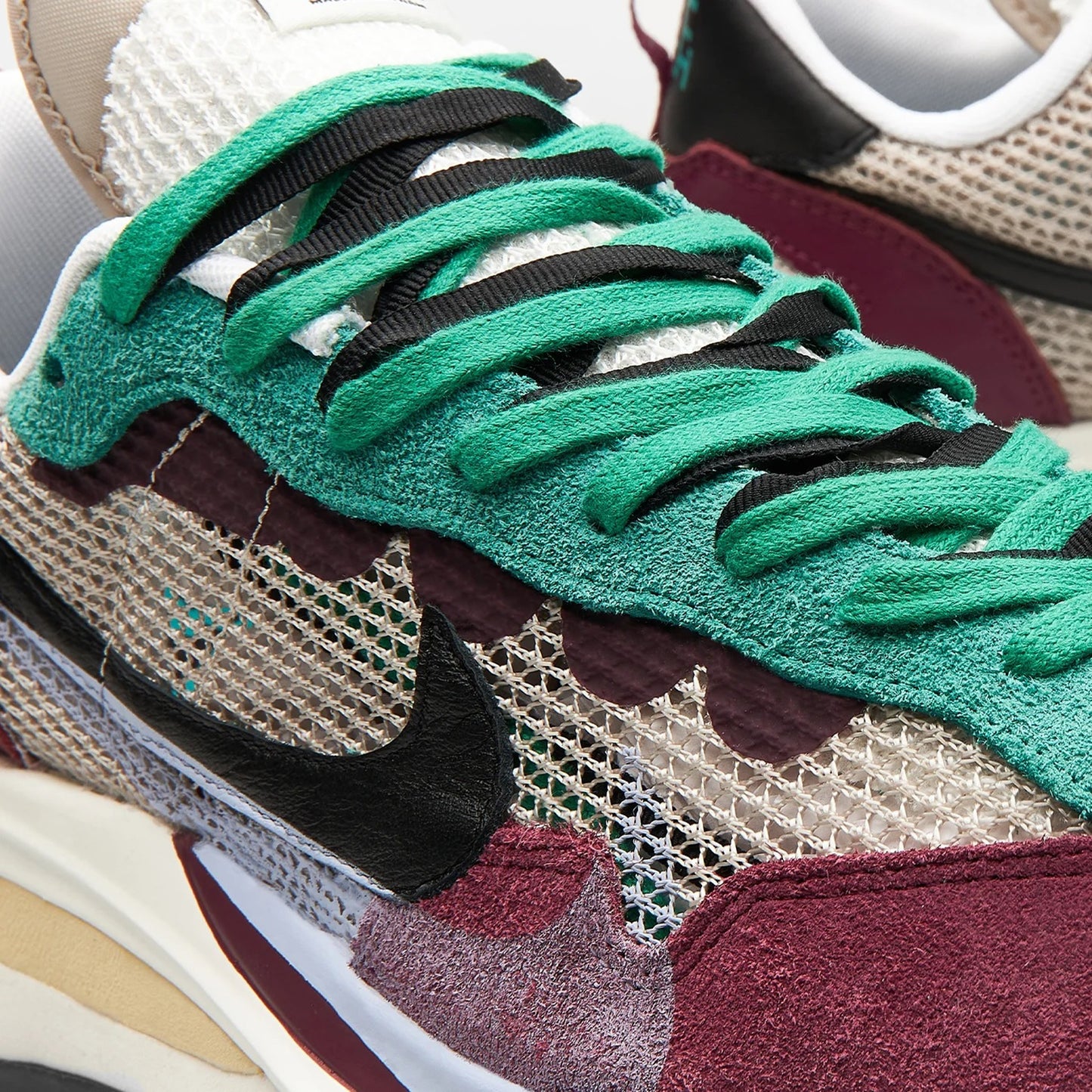 Nike Vaporwaffle sacai Villain Red Neptune Green