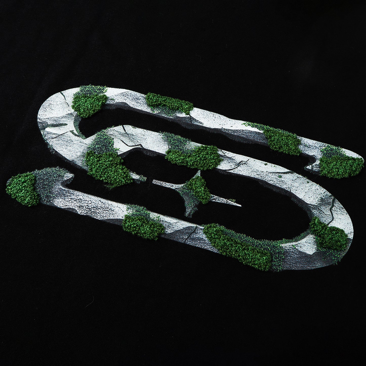 SLOWDOWN Moss Tee Black (SS26)