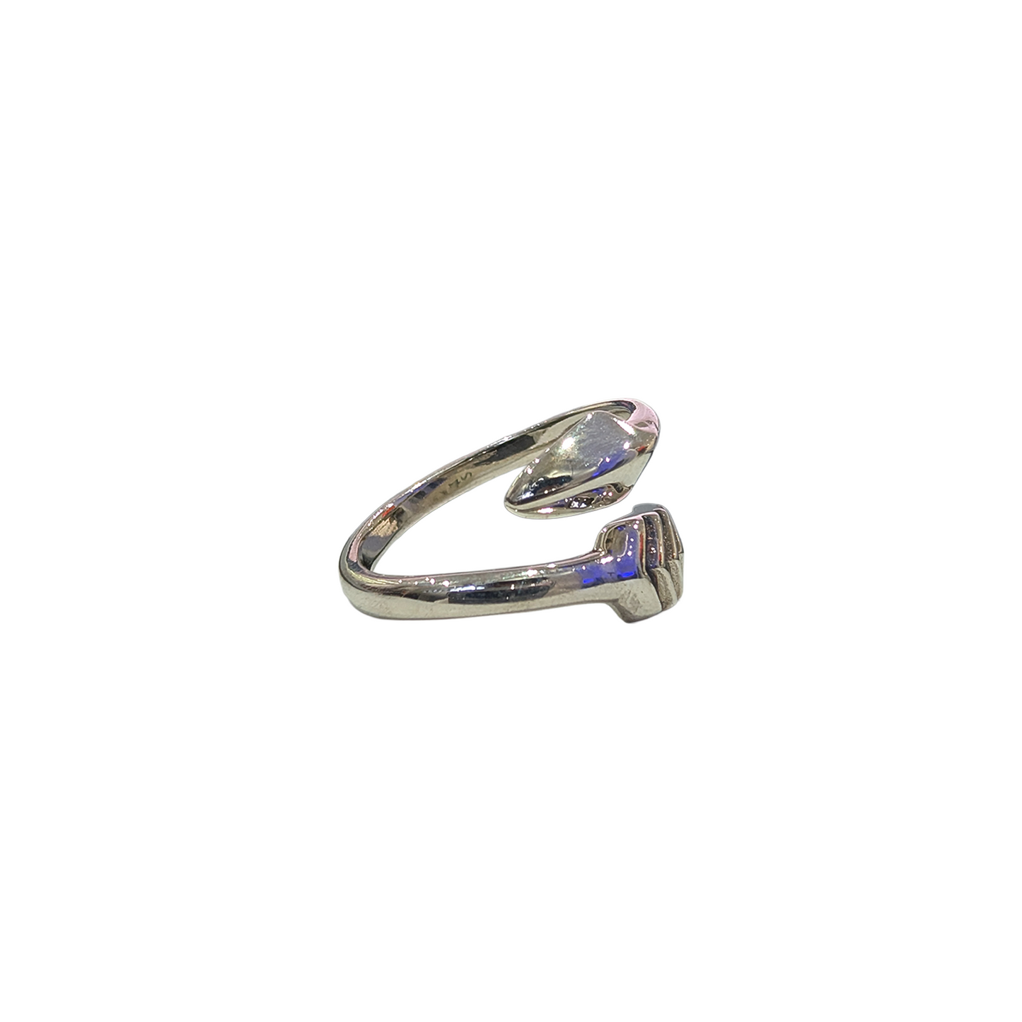 CODY SANDERSON Small Twisted Arrow Ring Silver (SS25)
