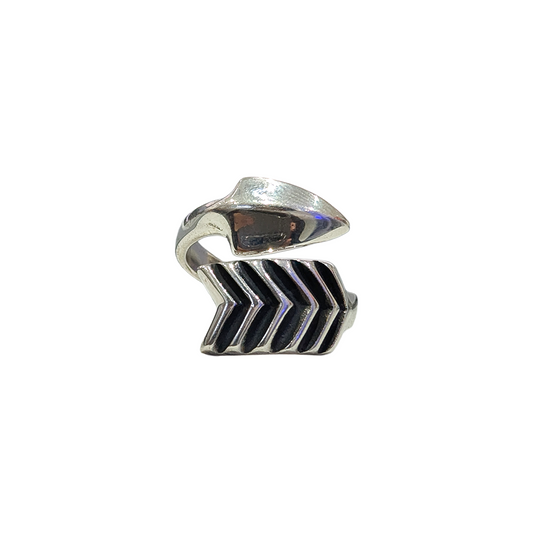 CODY SANDERSON Twisted Arrow Ring Silver (SS25)